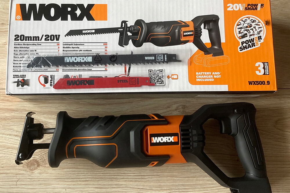 Сабельная пила с упаковкой Worx WX516.9